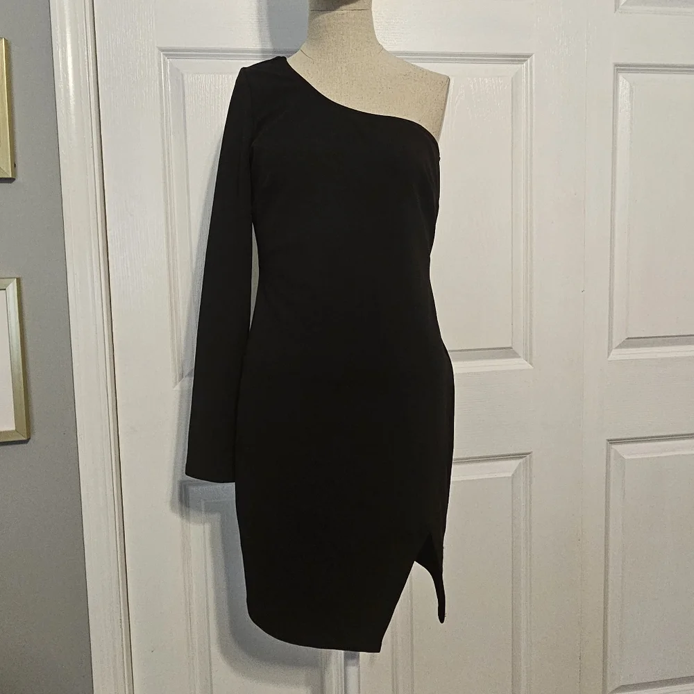 Lulu's Black One-Shoulder Long Sleeve Dress - Picture 2 of 9